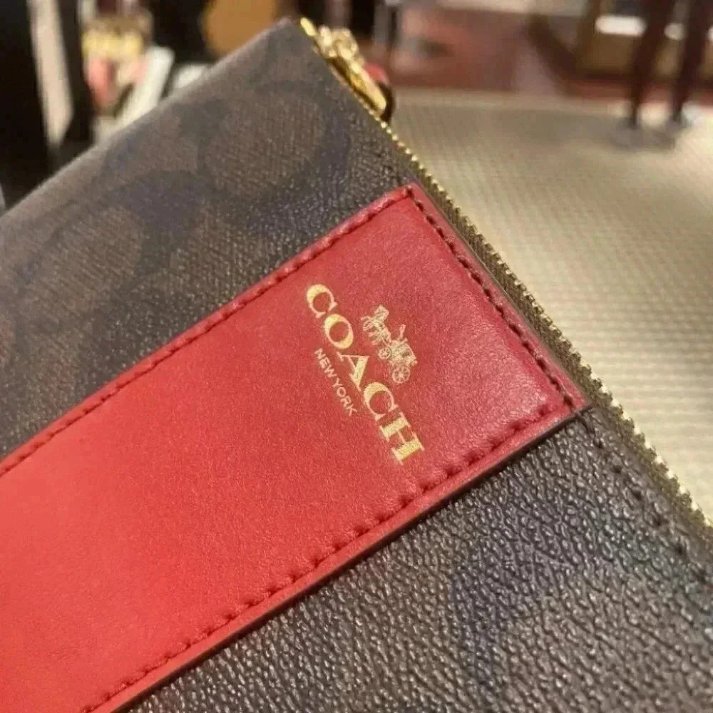 CORNER ZIP WRISTLET IN SIGNATURE CANVAS 58035 - Picture 5 of 9